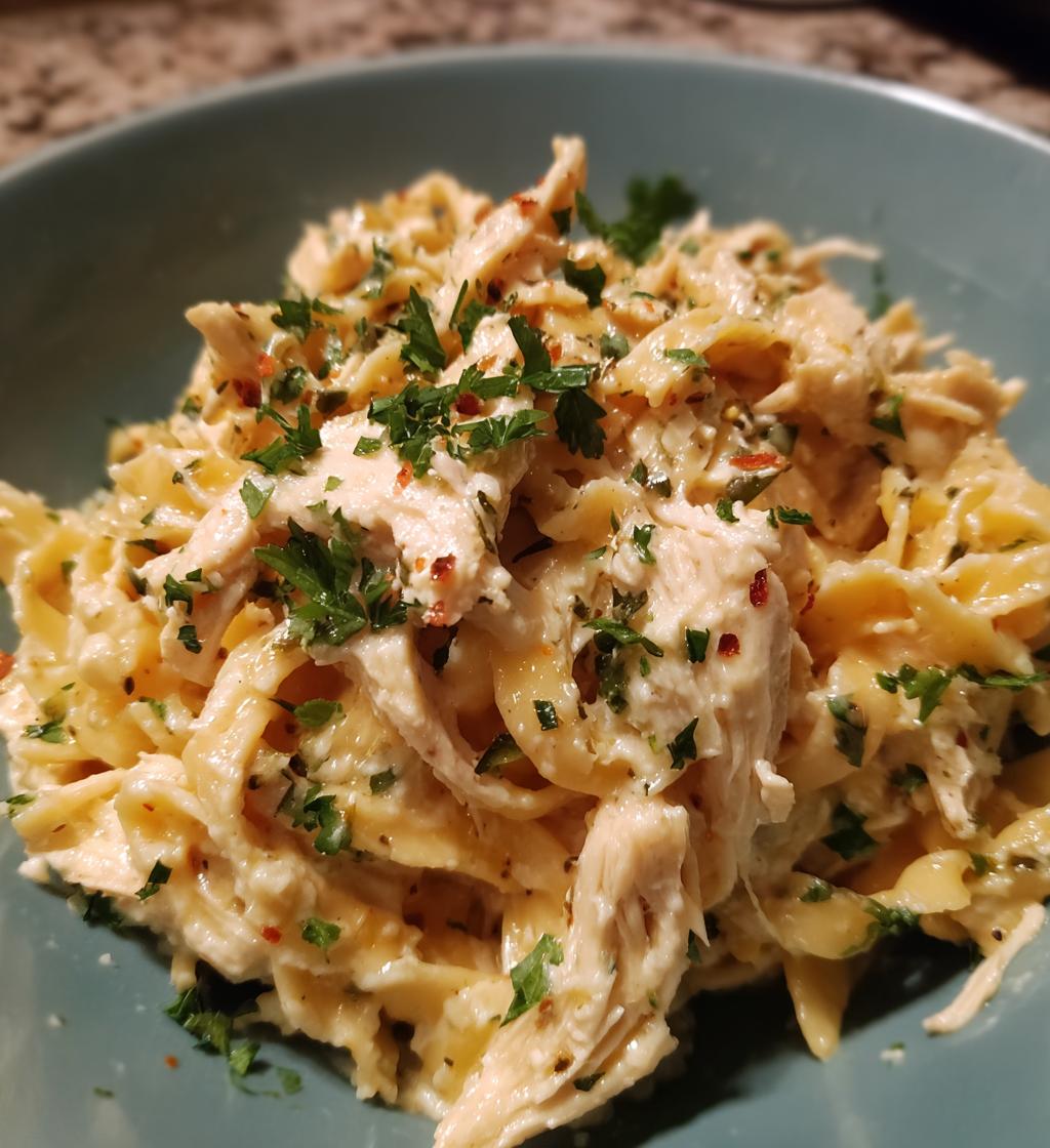 crockpot garlic parmesan chicken pasta - detail 1